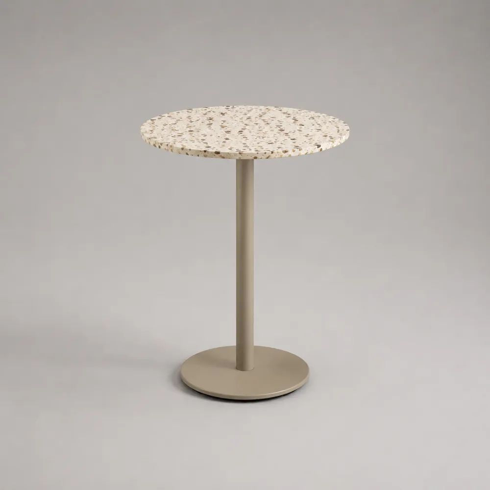 Table ronde d'extérieur en terrazzo et acier, beige et blanc cassé, Ø 60 × H 75 cm