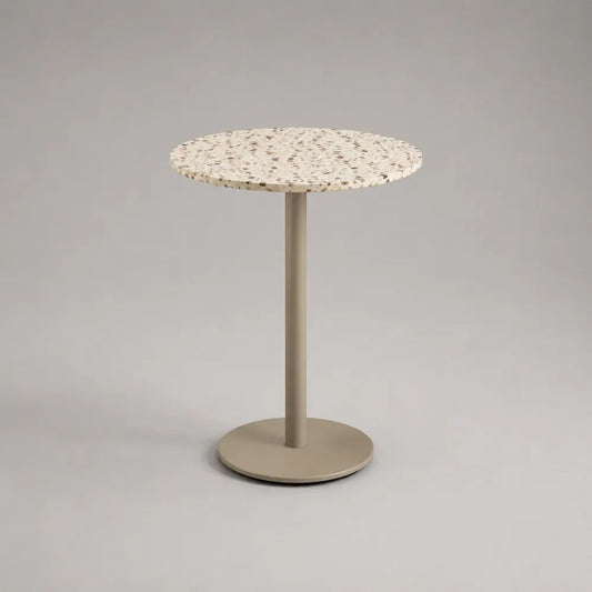 Table ronde d'extérieur en terrazzo et acier, beige et blanc cassé, Ø 60 × H 75 cm